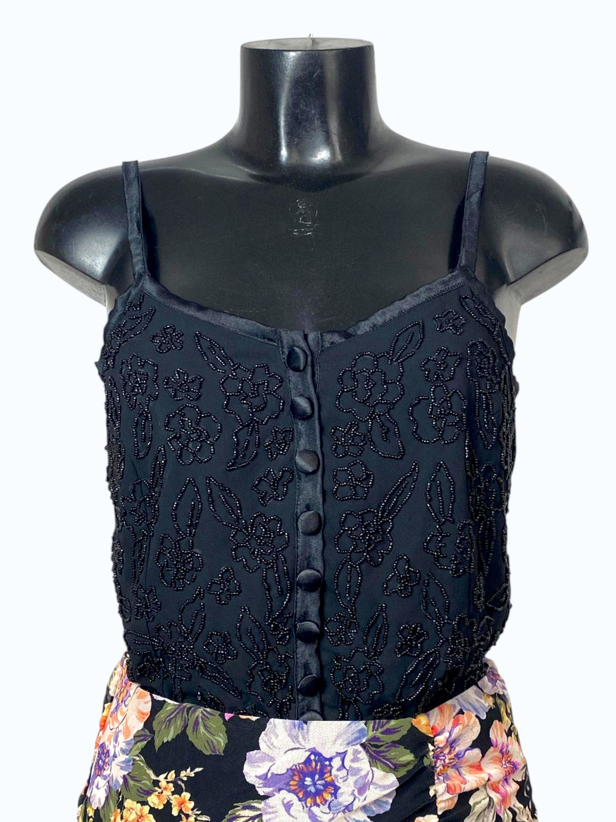 top nero con bottoncini e ricami a perline