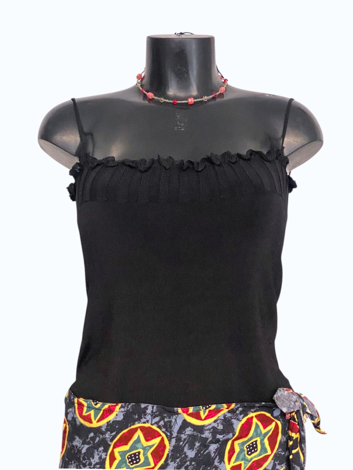 top nero con scollo lavorato