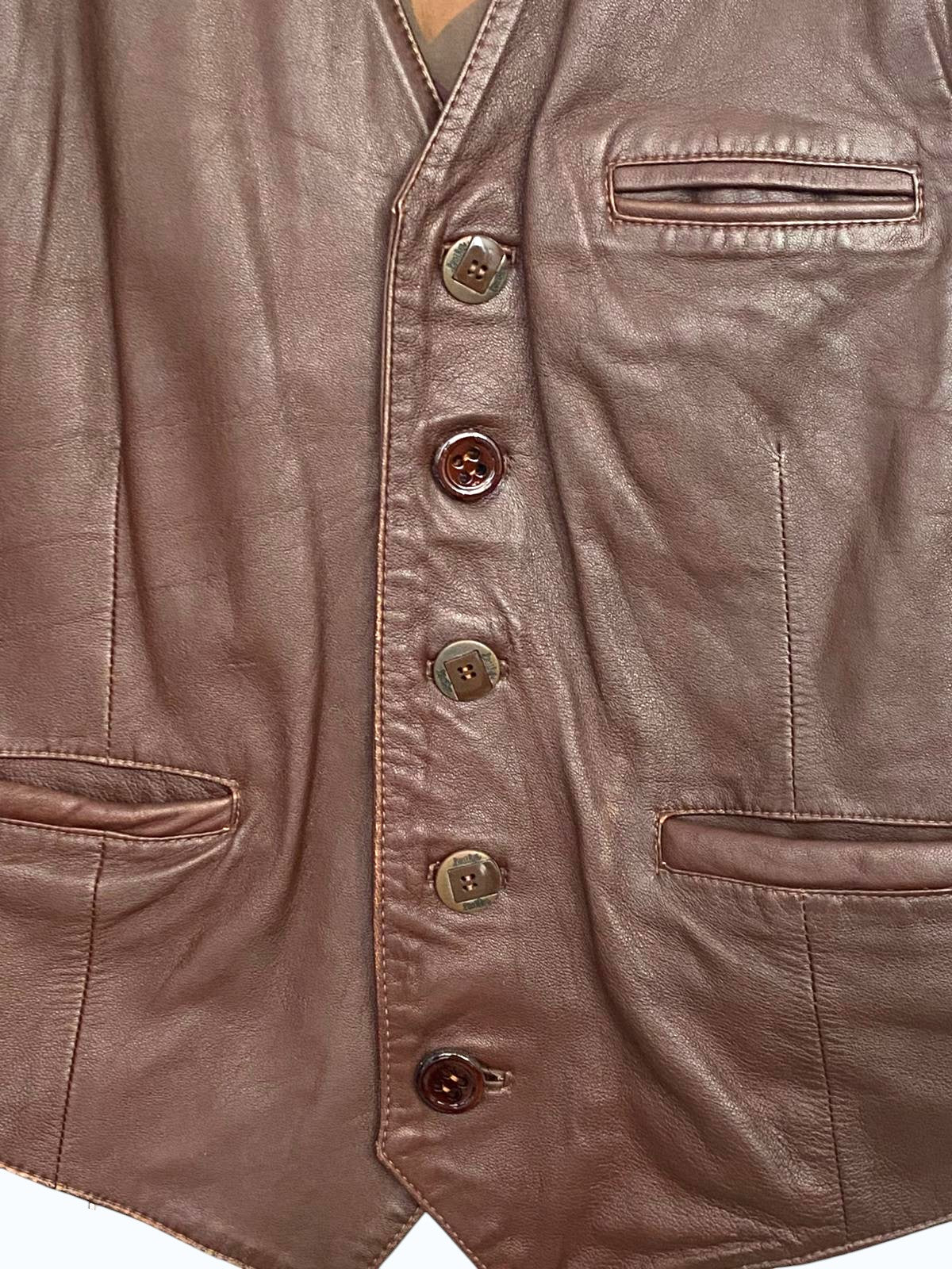 gilet in pelle marrone con fodera interna