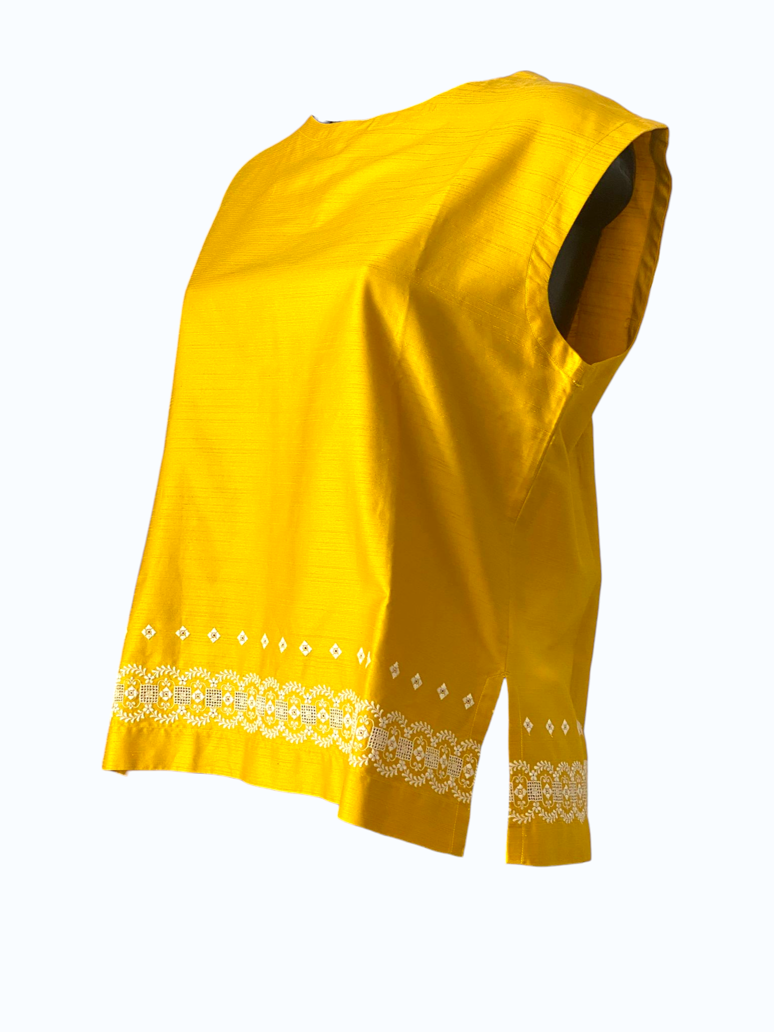 blusa smanicata ocra con ricami