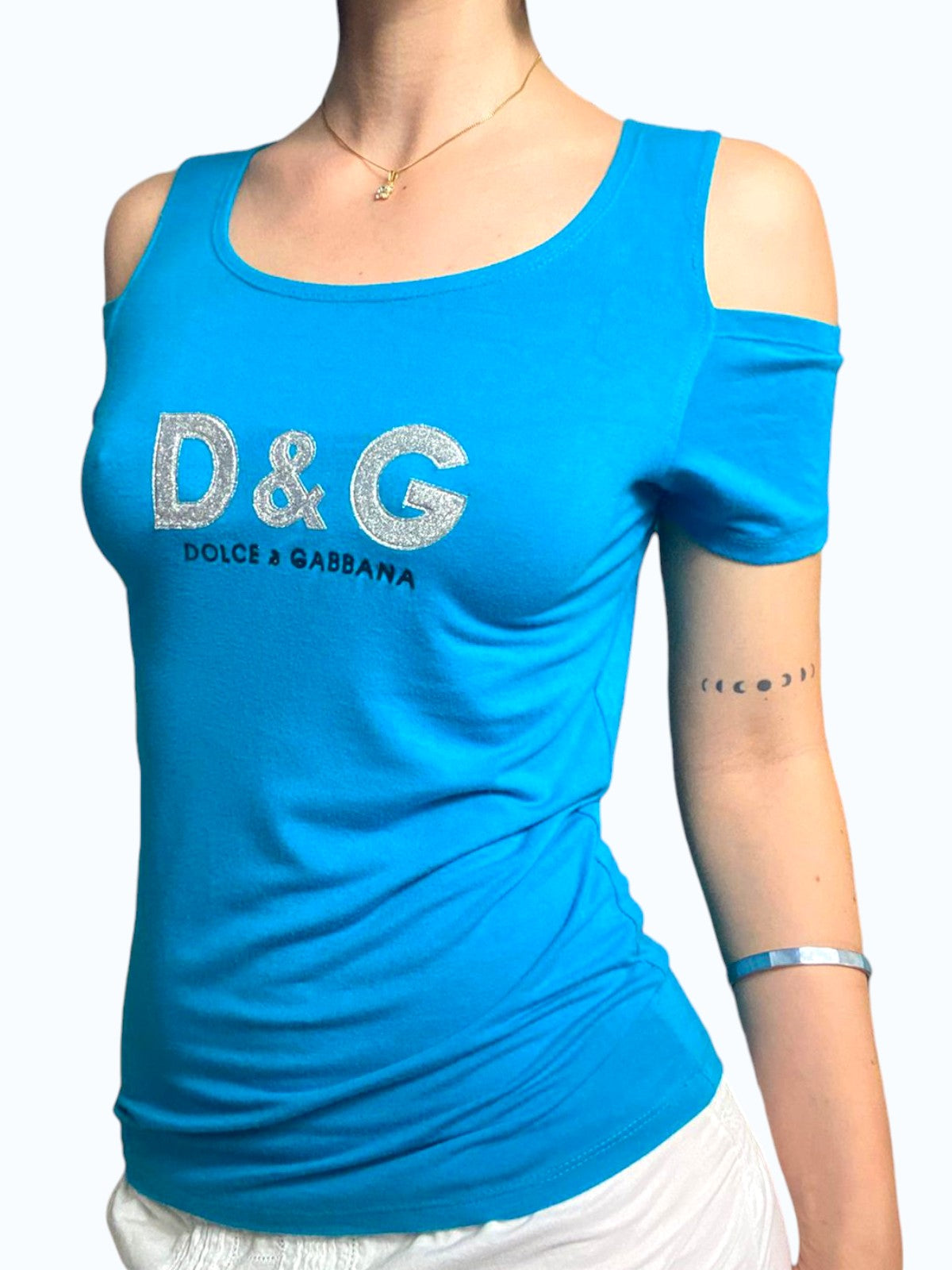 t-shirt Dolce & Gabbana con spalle scoperte