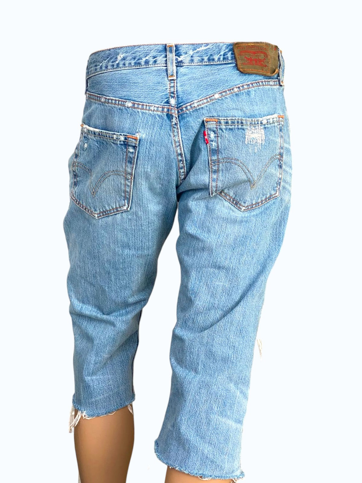 jorts Levi's distressed