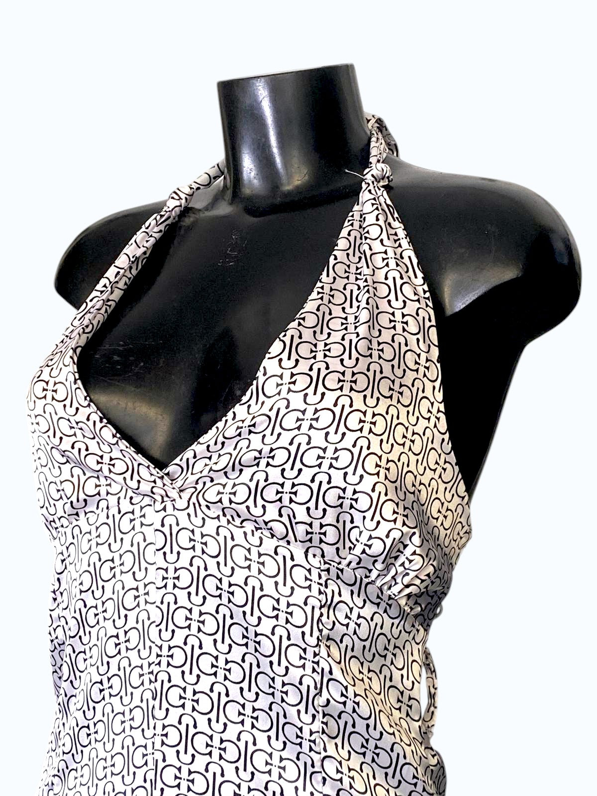 abito backless in fantasia allacciato al collo